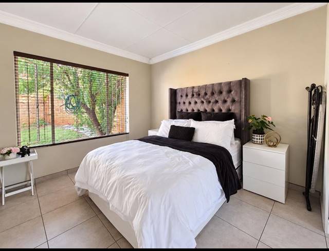 2 BEDROOM PROPERTY TO RENT IN DIE HOEWES